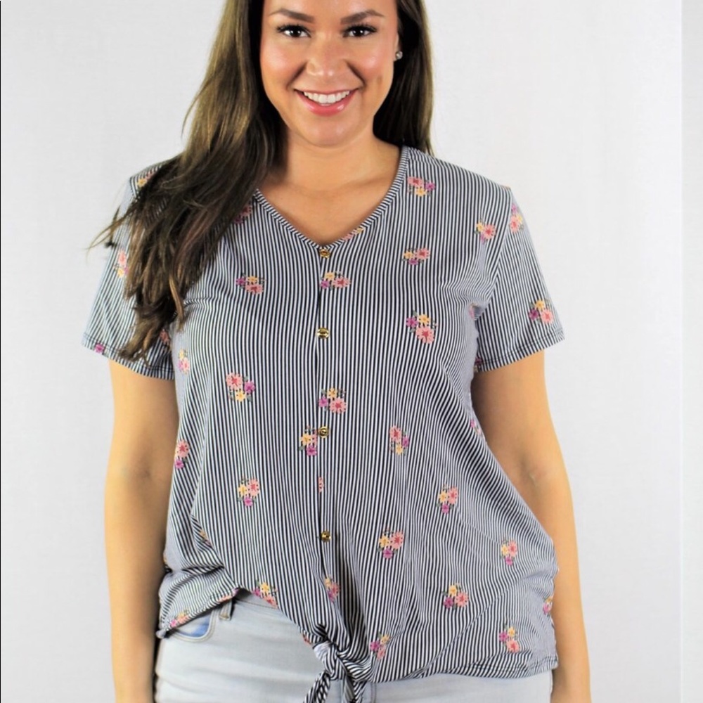 🌺Plus size v-neck blouse with front knot🌸